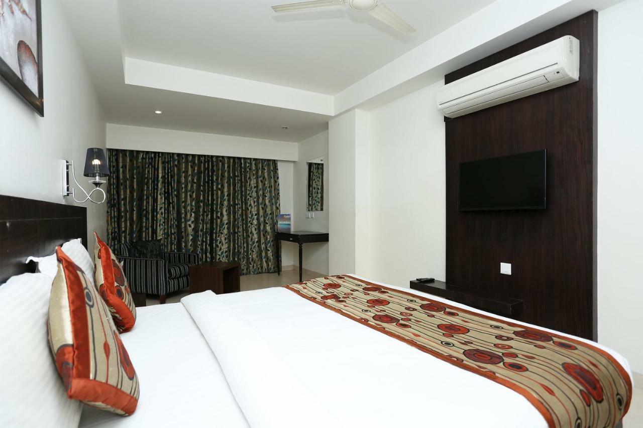 Capital O 3600 Hotel Royal Windsor Kāthgodām Екстериор снимка