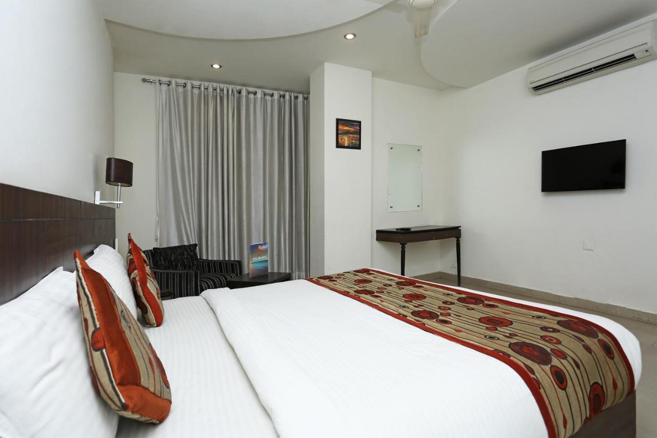 Capital O 3600 Hotel Royal Windsor Kāthgodām Екстериор снимка