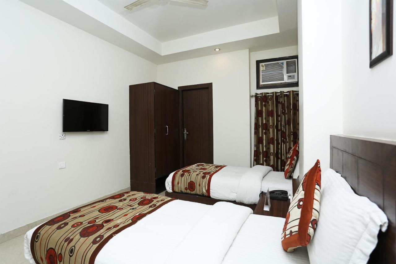 Capital O 3600 Hotel Royal Windsor Kāthgodām Екстериор снимка