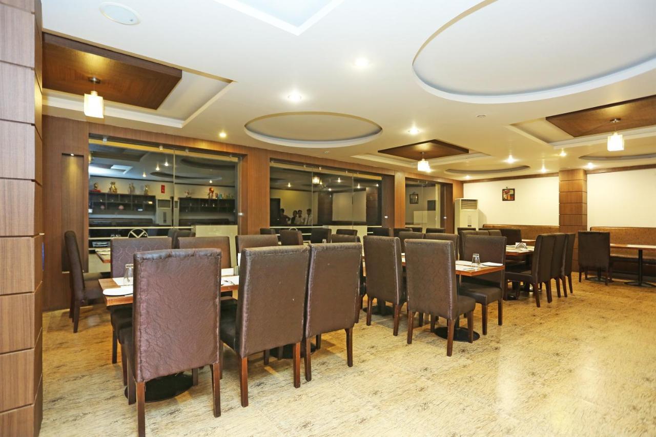 Capital O 3600 Hotel Royal Windsor Kāthgodām Екстериор снимка