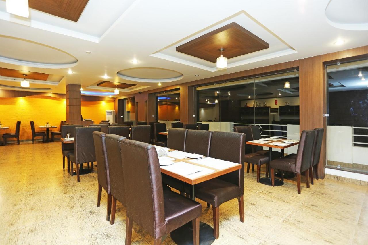 Capital O 3600 Hotel Royal Windsor Kāthgodām Екстериор снимка